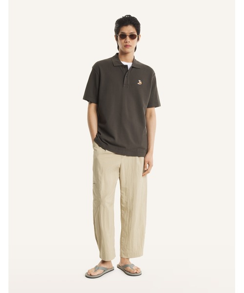 Maison Kitsune（メゾンキツネ）の「DREAMING FOX COMFORT POLO（ポロシャツ・メンズ・ダークブラウン系・XS/S/M/L/XL）」の4枚目の写真