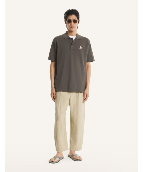 Maison Kitsune（メゾンキツネ）の「DREAMING FOX COMFORT POLO（ポロシャツ・メンズ・ダークブラウン系・XS/S/M/L/XL）」の3枚目の写真
