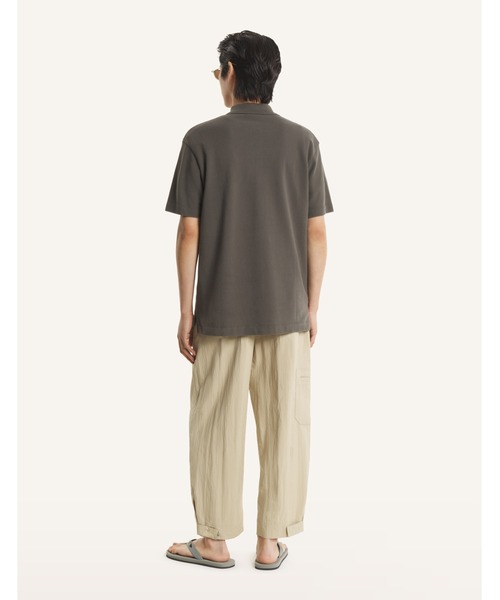 Maison Kitsune（メゾンキツネ）の「DREAMING FOX COMFORT POLO（ポロシャツ・メンズ・ダークブラウン系・XS/S/M/L/XL）」の5枚目の写真