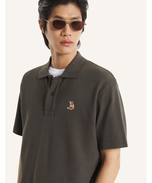 Maison Kitsune(メゾンキツネ)の「DREAMING FOX COMFORT POLO(ポロシャツ・メンズ・ダークブラウン系・XS/S/M/L/XL)」の8枚目の写真