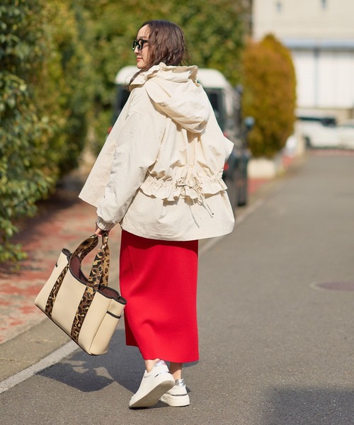 Elura(エルーラ)の「ネオプレーンリバーシブルトートL/660880(トートバッグ・レディース・ブラック/キャメル/オフホワイト・FREE)」の5枚目の写真