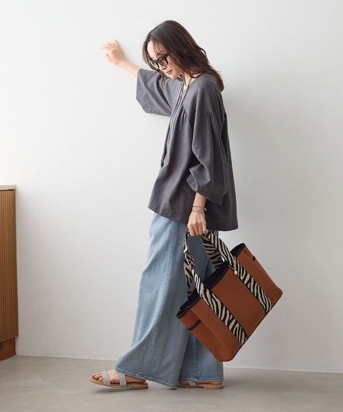 Elura(エルーラ)の「ネオプレーンリバーシブルトートL/660880(トートバッグ・レディース・ブラック/キャメル/オフホワイト・FREE)」の9枚目の写真