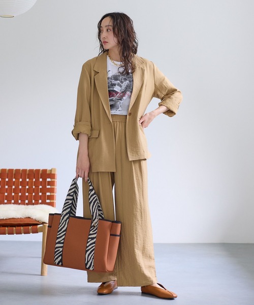 Elura(エルーラ)の「ネオプレーンリバーシブルトートL/660880(トートバッグ・レディース・ブラック/キャメル/オフホワイト・FREE)」の12枚目の写真