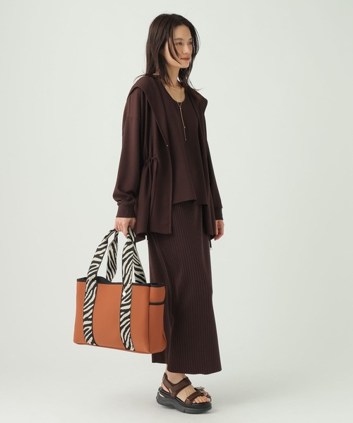 Elura(エルーラ)の「ネオプレーンリバーシブルトートL/660880(トートバッグ・レディース・ブラック/キャメル/オフホワイト・FREE)」の16枚目の写真