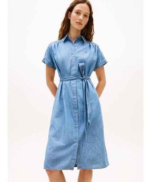 TOMMY HILFIGER(トミーヒルフィガー)の「シャンブレーショートスリーブワンピース(ワンピース・レディース・ブルー・MEDIUM/X-SMALL/SMALL)」の4枚目の写真