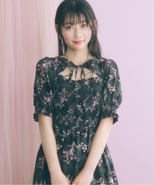 marun(マルン)の「<大きいサイズ>ボレロ風フラワープリントワンピース marun(ワンピース・レディース・ブラック系/ブルー系・L/LL/3L/5L/4L)」の5枚目の写真