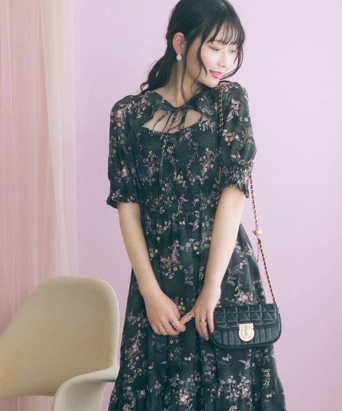 marun(マルン)の「<大きいサイズ>ボレロ風フラワープリントワンピース marun(ワンピース・レディース・ブラック系/ブルー系・L/LL/3L/5L/4L)」の19枚目の写真