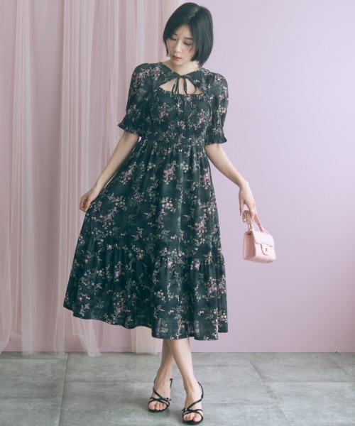 marun(マルン)の「<大きいサイズ>ボレロ風フラワープリントワンピース marun(ワンピース・レディース・ブラック系/ブルー系・L/LL/3L/5L/4L)」の6枚目の写真