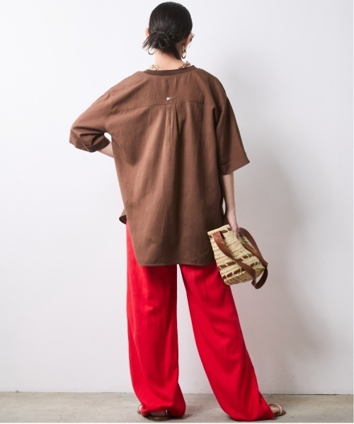 CHIC STYLE(シックスタイル)の「【セットアップ対応】衿リブハーフスリーブブラウス<大きいサイズ有>シックスタイル(シャツ/ブラウス・レディース・ネイビー/オフホワイト/モカ・3L/LL/L/M/5L/4L)」の4枚目の写真