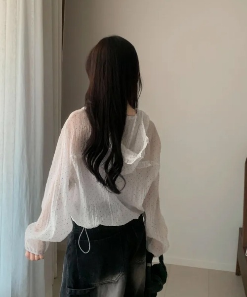 Aelina(エリナ)の「フード付きドット柄日焼け対策羽織ジャケット(その他アウター・レディース・ホワイト/ブルー/ライトベージュ・FREE)」の4枚目の写真
