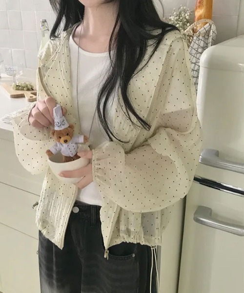 Aelina(エリナ)の「フード付きドット柄日焼け対策羽織ジャケット(その他アウター・レディース・ホワイト/ブルー/ライトベージュ・FREE)」の8枚目の写真