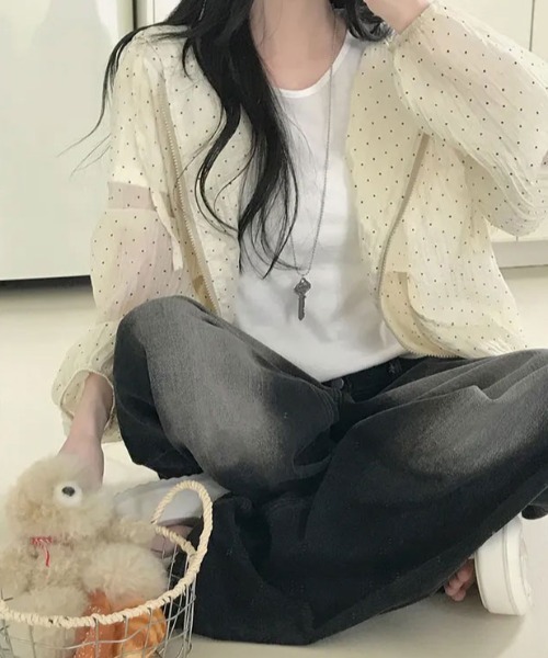 Aelina(エリナ)の「フード付きドット柄日焼け対策羽織ジャケット(その他アウター・レディース・ホワイト/ブルー/ライトベージュ・FREE)」の9枚目の写真