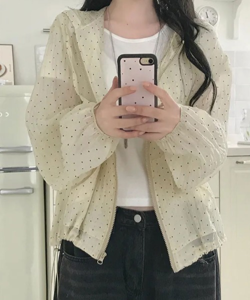 Aelina(エリナ)の「フード付きドット柄日焼け対策羽織ジャケット(その他アウター・レディース・ホワイト/ブルー/ライトベージュ・FREE)」の13枚目の写真