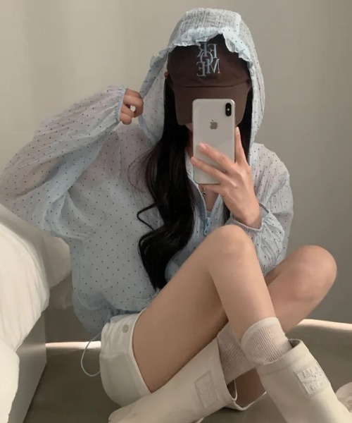 Aelina(エリナ)の「フード付きドット柄日焼け対策羽織ジャケット(その他アウター・レディース・ホワイト/ブルー/ライトベージュ・FREE)」の17枚目の写真