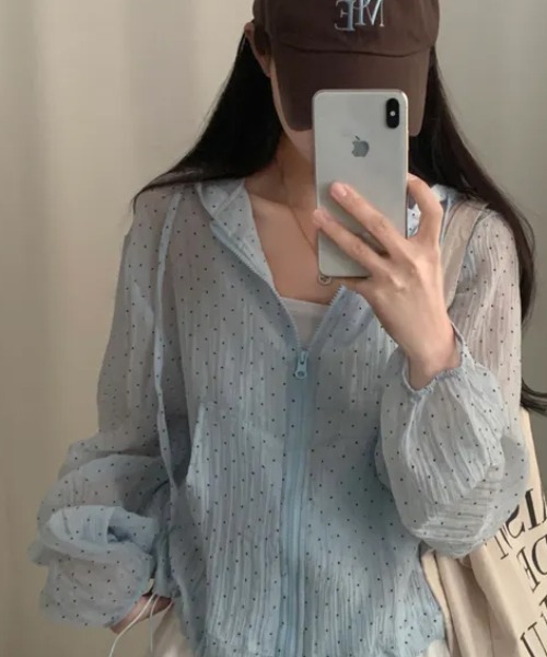Aelina(エリナ)の「フード付きドット柄日焼け対策羽織ジャケット(その他アウター・レディース・ホワイト/ブルー/ライトベージュ・FREE)」の18枚目の写真