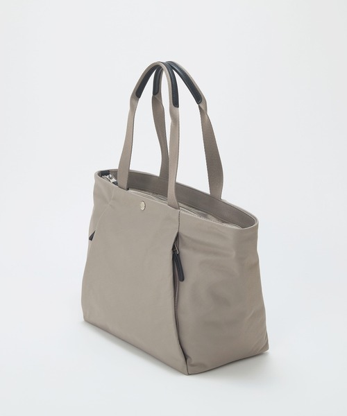 Breath TOPKAPI(ブレストプカピ)の「【Breath TOPKAPI】SLANT スラント ナイロン ユーティリティ トートバッグ A4 / 軽量(トートバッグ・レディース・ブラック/グレー/ブラウン・FREE)」の7枚目の写真