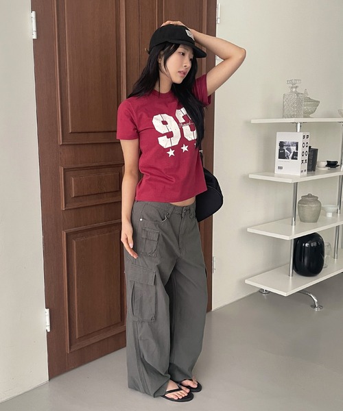 UNE MANSION(ユヌマンション)の「ヴィンテージ風ナンバリングデザインTシャツカットソー(Tシャツ/カットソー・レディース・レッド/ホワイト/ブラック・FREE)」の16枚目の写真