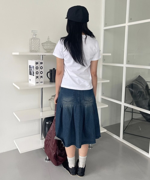 UNE MANSION(ユヌマンション)の「ヴィンテージ風ナンバリングデザインTシャツカットソー(Tシャツ/カットソー・レディース・レッド/ホワイト/ブラック・FREE)」の4枚目の写真