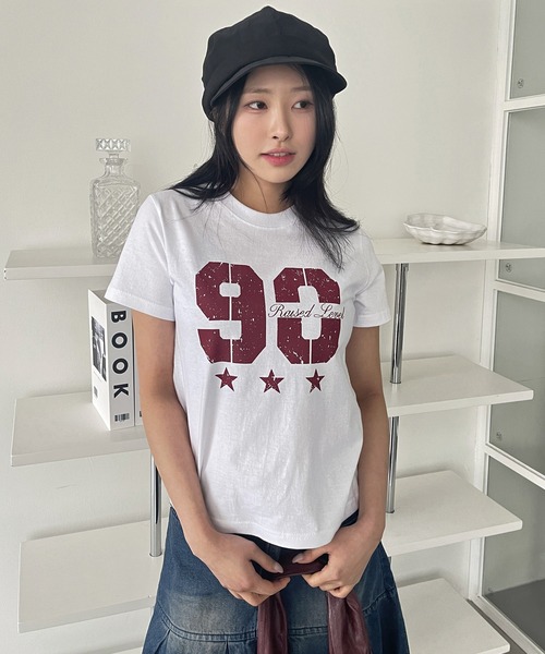 UNE MANSION(ユヌマンション)の「ヴィンテージ風ナンバリングデザインTシャツカットソー(Tシャツ/カットソー・レディース・レッド/ホワイト/ブラック・FREE)」の9枚目の写真