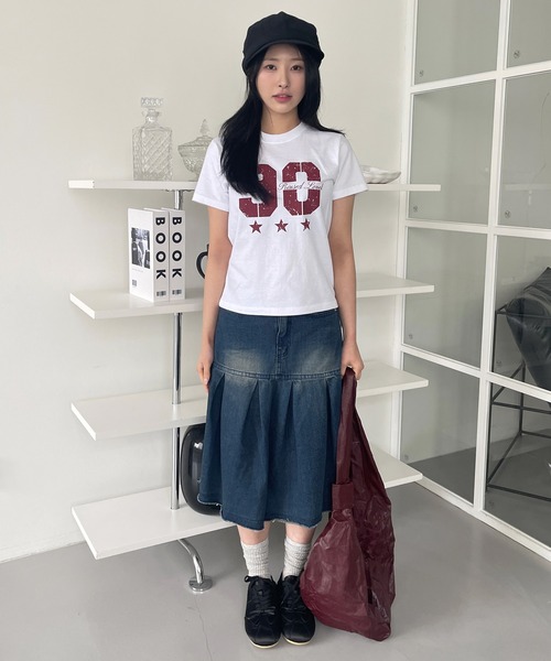 UNE MANSION(ユヌマンション)の「ヴィンテージ風ナンバリングデザインTシャツカットソー(Tシャツ/カットソー・レディース・レッド/ホワイト/ブラック・FREE)」の6枚目の写真