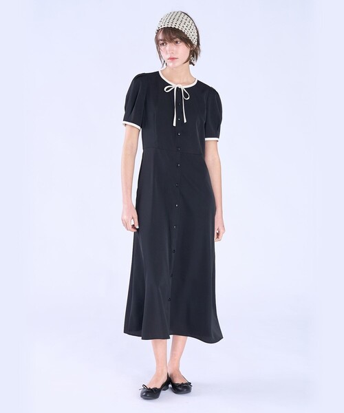 To b. by agnes b.（トゥービーバイアニエスベー）の「WEBスペシャル ポリエステル バイカラー 半袖 ワンピース（ワンピース・レディース・ブラック・40/38/36）」の3枚目の写真
