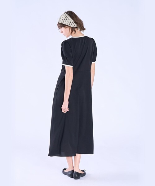 To b. by agnes b.（トゥービーバイアニエスベー）の「WEBスペシャル ポリエステル バイカラー 半袖 ワンピース（ワンピース・レディース・ブラック・40/38/36）」の7枚目の写真