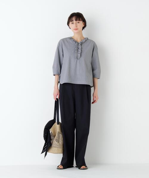 human woman(ヒューマンウーマン)の「◆ウォッシュドタイプライターフリルブラウス(シャツ/ブラウス・レディース・ブルー系その他3/ブラック系その他3・MEDIUM)」の4枚目の写真
