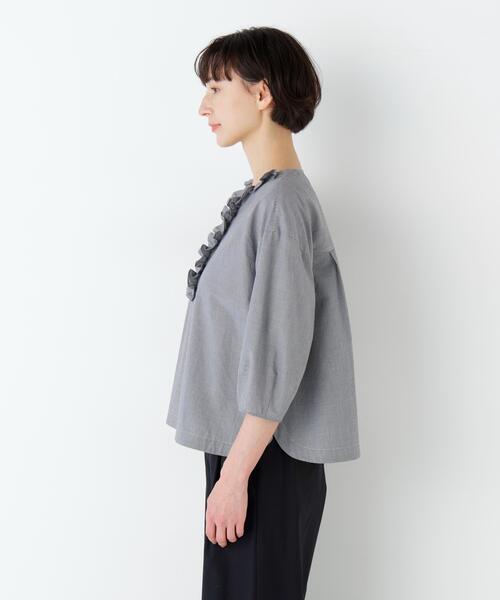 human woman(ヒューマンウーマン)の「◆ウォッシュドタイプライターフリルブラウス(シャツ/ブラウス・レディース・ブルー系その他3/ブラック系その他3・MEDIUM)」の6枚目の写真