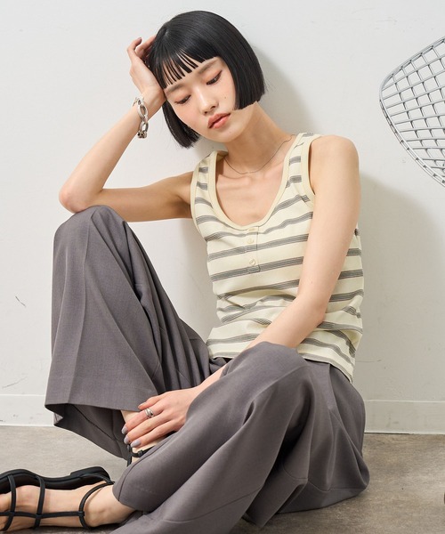 NOGLE(ノグル)の「【NOGLE/ノグル】ボーダーヘンリーネックリブタンクトップ/カップ付き(タンクトップ・レディース・アイボリー/ブラウン/ブルー/グレー・FREE)」の2枚目の写真