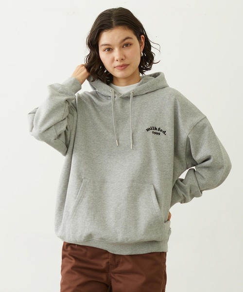 MILKFED.(ミルクフェド)の「COOPER ARCH LOGO SWEAT HOODIE(パーカー・レディース・アッシュ/グリーン/オフホワイト・M/L)」の2枚目の写真