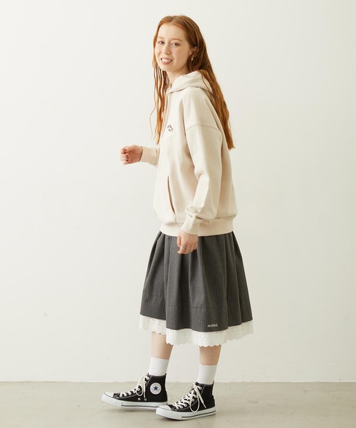MILKFED.(ミルクフェド)の「COOPER ARCH LOGO SWEAT HOODIE(パーカー・レディース・アッシュ/グリーン/オフホワイト・M/L)」の4枚目の写真