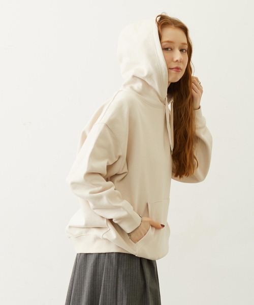 MILKFED.(ミルクフェド)の「COOPER ARCH LOGO SWEAT HOODIE(パーカー・レディース・アッシュ/グリーン/オフホワイト・M/L)」の7枚目の写真