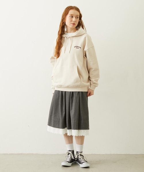MILKFED.(ミルクフェド)の「COOPER ARCH LOGO SWEAT HOODIE(パーカー・レディース・アッシュ/グリーン/オフホワイト・M/L)」の11枚目の写真