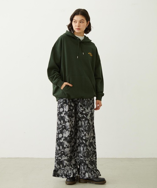 MILKFED.(ミルクフェド)の「COOPER ARCH LOGO SWEAT HOODIE(パーカー・レディース・アッシュ/グリーン/オフホワイト・M/L)」の12枚目の写真
