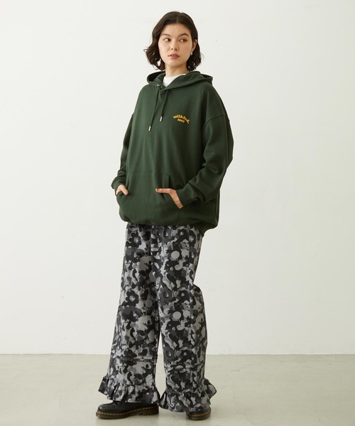MILKFED.(ミルクフェド)の「COOPER ARCH LOGO SWEAT HOODIE(パーカー・レディース・アッシュ/グリーン/オフホワイト・M/L)」の13枚目の写真