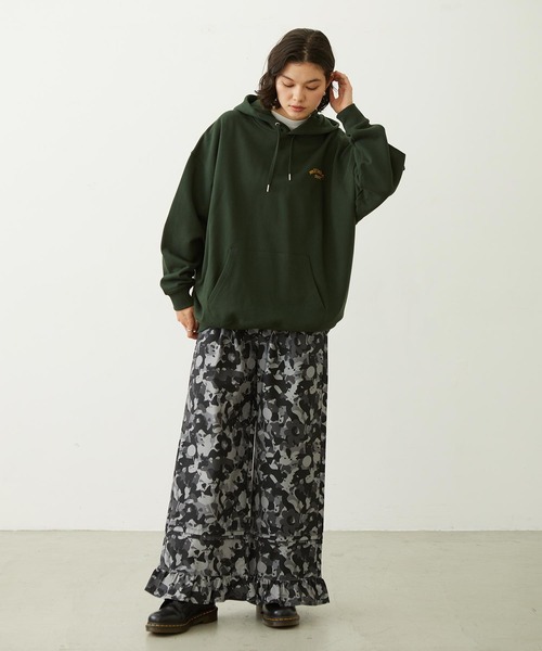 MILKFED.(ミルクフェド)の「COOPER ARCH LOGO SWEAT HOODIE(パーカー・レディース・アッシュ/グリーン/オフホワイト・M/L)」の14枚目の写真