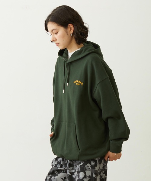 MILKFED.(ミルクフェド)の「COOPER ARCH LOGO SWEAT HOODIE(パーカー・レディース・アッシュ/グリーン/オフホワイト・M/L)」の16枚目の写真