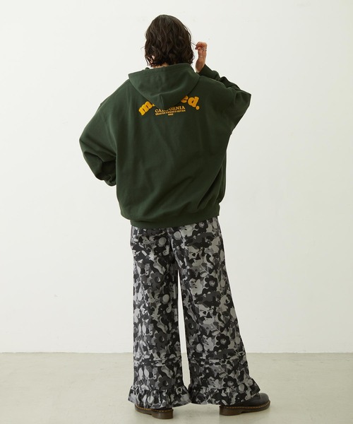 MILKFED.(ミルクフェド)の「COOPER ARCH LOGO SWEAT HOODIE(パーカー・レディース・アッシュ/グリーン/オフホワイト・M/L)」の17枚目の写真