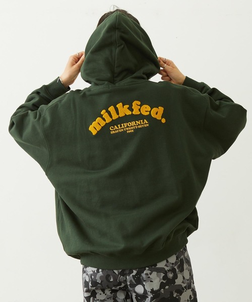 MILKFED.(ミルクフェド)の「COOPER ARCH LOGO SWEAT HOODIE(パーカー・レディース・アッシュ/グリーン/オフホワイト・M/L)」の18枚目の写真