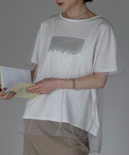 each(イーチ)の「チュールレイヤード箔プリントTシャツ(Tシャツ/カットソー・レディース・ブラック/ホワイト・FREE)」の1枚目の写真