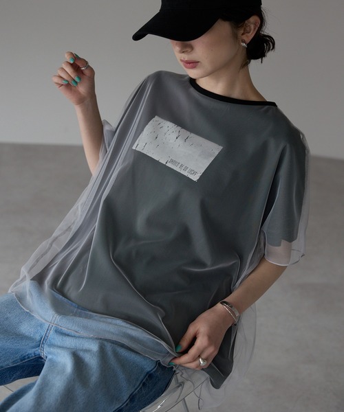 each(イーチ)の「チュールレイヤード箔プリントTシャツ(Tシャツ/カットソー・レディース・ブラック/ホワイト・FREE)」の2枚目の写真