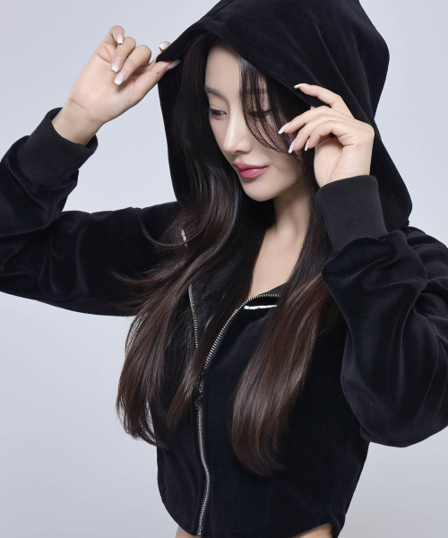 PHYSICAL GARMENTS（フィジカルガーメンツ）の「P5054 ウーマン ベロア クロップ フードジップアップ [ブラック]（ジャージ・レディース・ブラック・1/2）」の2枚目の写真