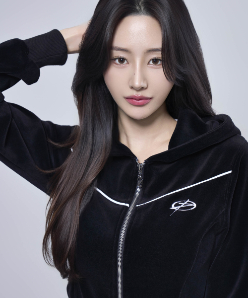 PHYSICAL GARMENTS（フィジカルガーメンツ）の「P5054 ウーマン ベロア クロップ フードジップアップ [ブラック]（ジャージ・レディース・ブラック・1/2）」の5枚目の写真