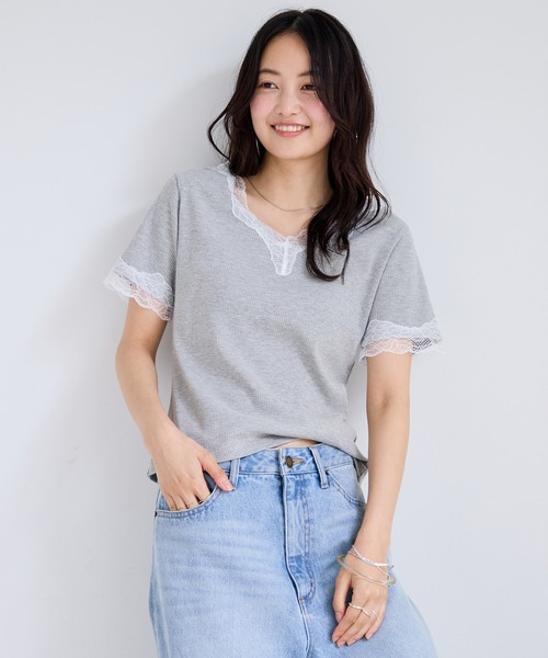 VIS(ビス)の「レーストリムVネックTシャツ/汗ジミ加工(Tシャツ/カットソー・レディース・ブラック/オフホワイト/ライトグレー・FREE)」の16枚目の写真