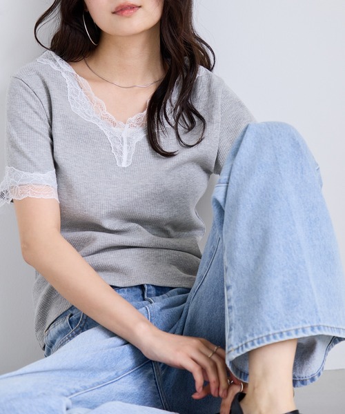VIS(ビス)の「レーストリムVネックTシャツ/汗ジミ加工(Tシャツ/カットソー・レディース・ブラック/オフホワイト/ライトグレー・FREE)」の17枚目の写真