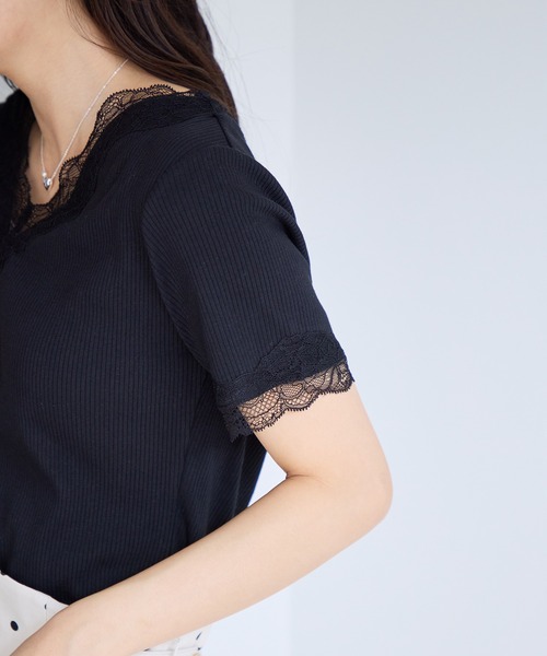 VIS(ビス)の「レーストリムVネックTシャツ/汗ジミ加工(Tシャツ/カットソー・レディース・ブラック/オフホワイト/ライトグレー・FREE)」の22枚目の写真