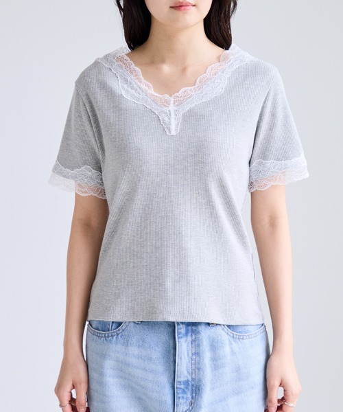 VIS(ビス)の「レーストリムVネックTシャツ/汗ジミ加工(Tシャツ/カットソー・レディース・ブラック/オフホワイト/ライトグレー・FREE)」の4枚目の写真