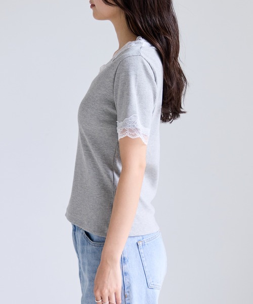 VIS(ビス)の「レーストリムVネックTシャツ/汗ジミ加工(Tシャツ/カットソー・レディース・ブラック/オフホワイト/ライトグレー・FREE)」の5枚目の写真