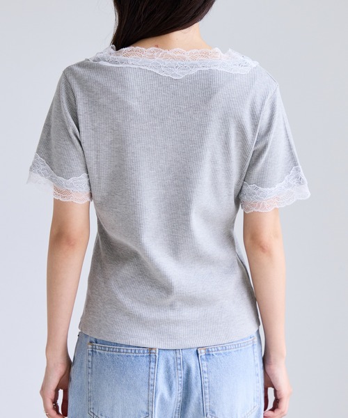 VIS(ビス)の「レーストリムVネックTシャツ/汗ジミ加工(Tシャツ/カットソー・レディース・ブラック/オフホワイト/ライトグレー・FREE)」の6枚目の写真