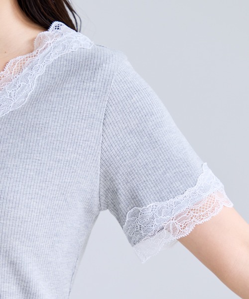 VIS(ビス)の「レーストリムVネックTシャツ/汗ジミ加工(Tシャツ/カットソー・レディース・ブラック/オフホワイト/ライトグレー・FREE)」の8枚目の写真